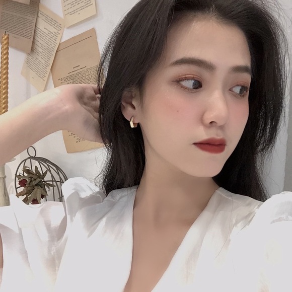 💕Last one 18K Gold Geometric Hexagon Hoop Earring - Picture 4 of 6